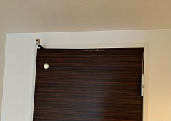 とびらの色ハゲ