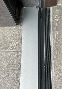 玄関　見切り　補修後